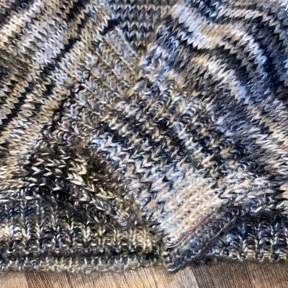 Sweater - Picture 3 of 5